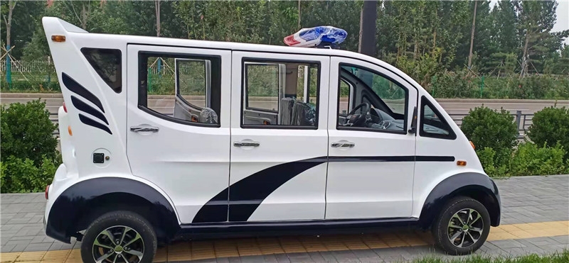仁布警用巡逻车